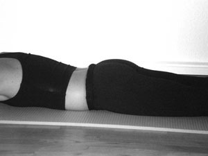 Pilates Training - Bauchlage mit entspanntem Bauch